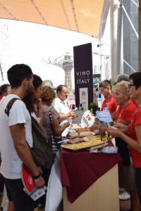 Turisti incuriositi dalla Val Tidone