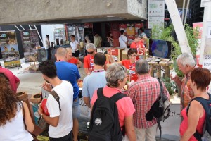 Turisti incuriositi dalla Val Tidone