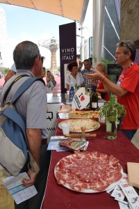 Turisti incuriositi dalla Val Tidone
